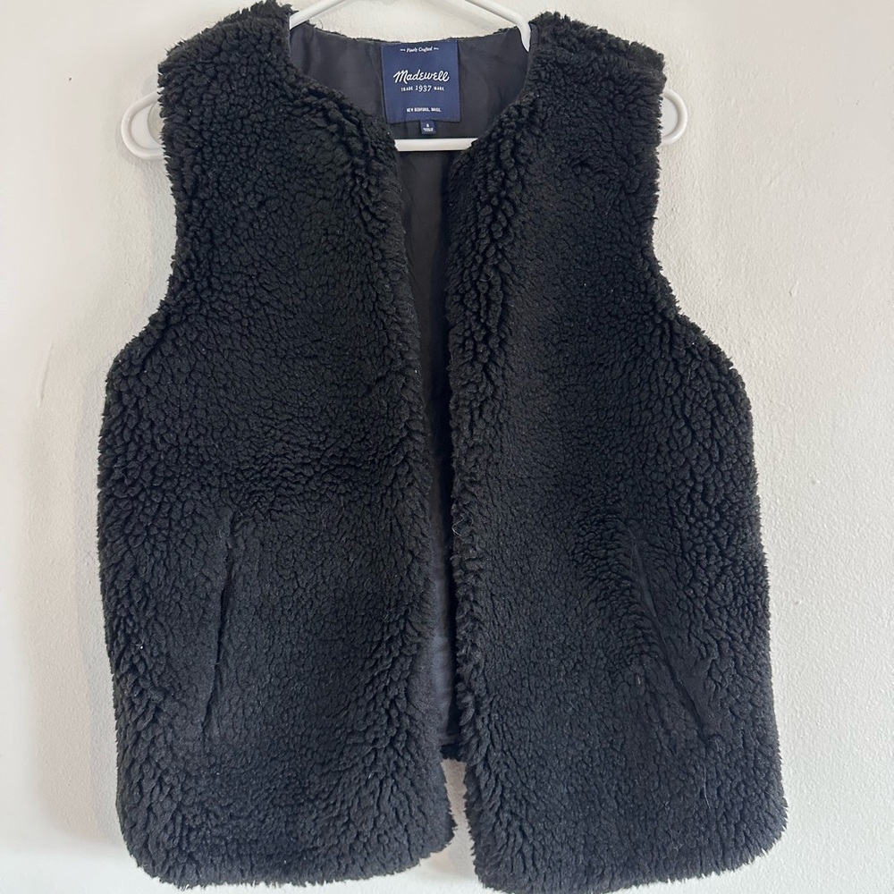 Madewell Black Faux Sherpa Vest, size Small